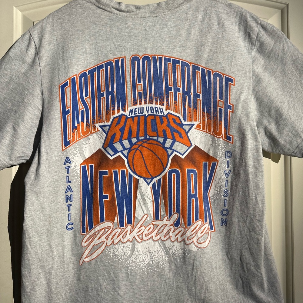 Abercrombie Gray NBA Logo T-Shirt - Picture 3 of 3